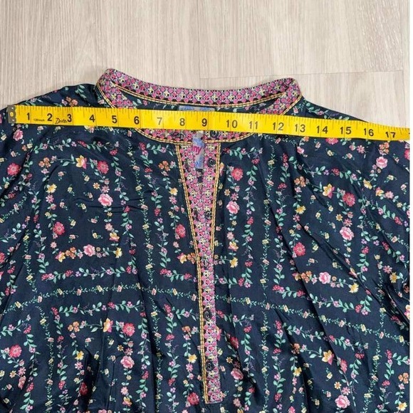 Johnny Was Floral Print Tunic Top Women Size M Dark Blue Button Up Long Sleeve - Picture 6 of 13
